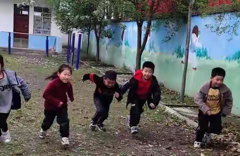 阳光大课间  活力满校园                                    ——五龙镇班闫小学课间活动掠影