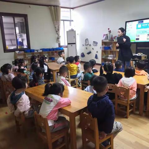 礼蒙国学幼儿园知新班十月份第二周生活影集