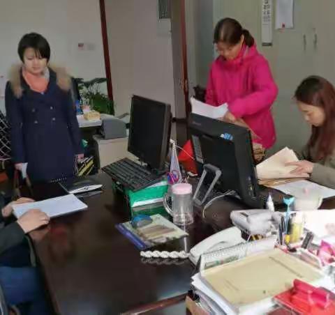 就业促进科积极传达作风整顿会议精神，认真做好行政审批工作