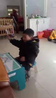 紫梅幼儿园中四班潘柏燚2月18日的一天