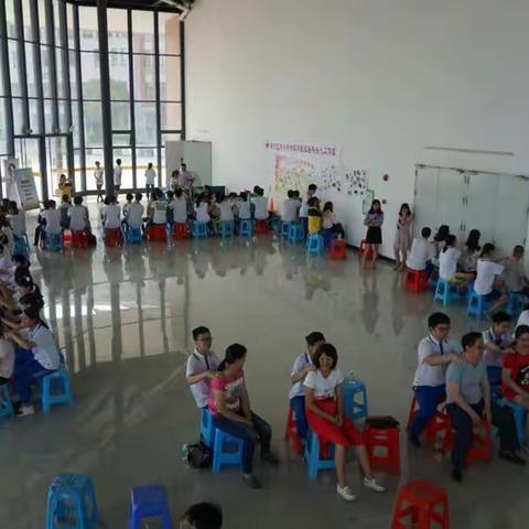 肇庆市第一中学 “爱要让你看见、心要让你听见” 亲子心理主题班会