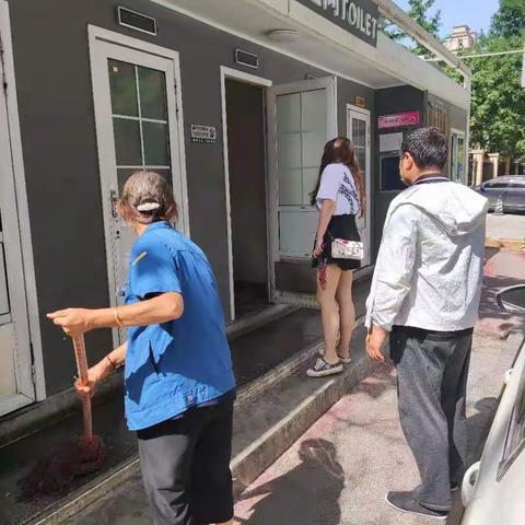 服务十四运 奉献我的城 街办综合保障服务中心对辖区公厕进行全面排查