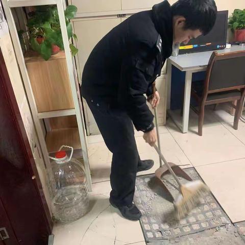 北院门派出所巡逻队 “抓养成、严管理”内务卫生大整理