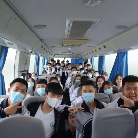【劳动教育宣传月活动】丰富职业体验，感受劳动风采——乌兰浩特一中组织学生参观兴安职业技术学院实训基地