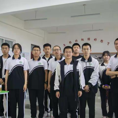 畅游智能世界  体验科技前沿——《机器人编程与制作》拓展性课程总结