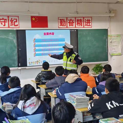 交通安全进校园，平安伴我共成长—鹰潭市第六中学交通安全进校园活动