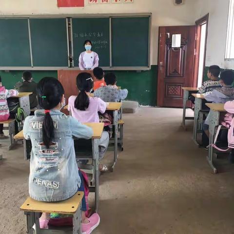 暖风怡荡  润物无声——谢坊小学四年级