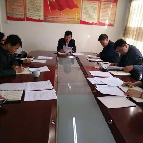 区教育局迅速传达区委强化作风专题会议精神