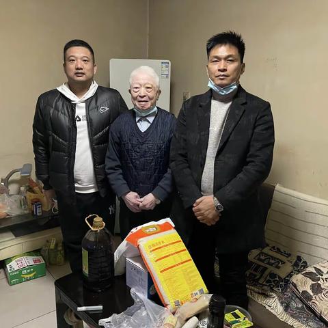民革新城工委太华路支部春节慰问老党员