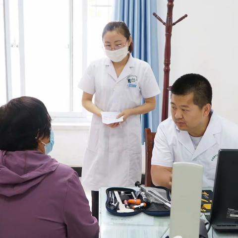 康复进社区，专家在基层--省中医院康复科专家来环县城关社区医院开展义诊活动