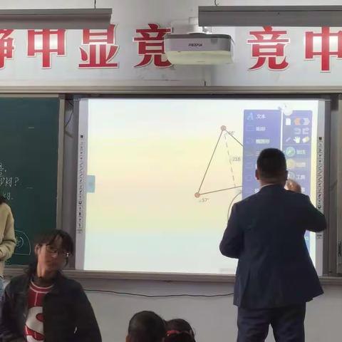 九三学社天津市委员会为黄寨九年 学校捐赠电子白板