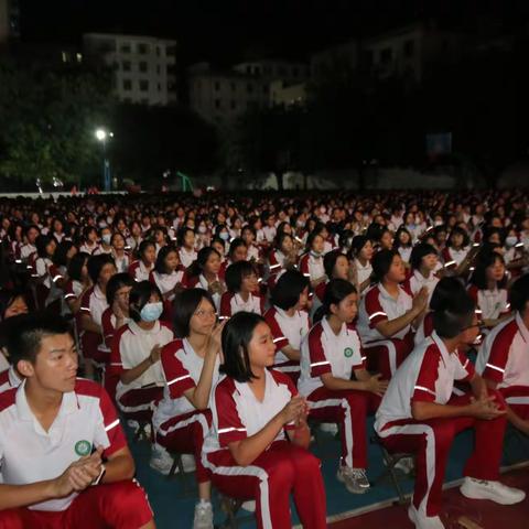 勤为径，苦作舟，为青春加冕 ！——记大成初级中学2021—2022学年度第二学期期末调研考试总结颁奖晚会