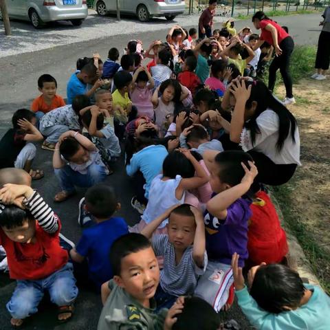 育禾苗、感党恩之甘庄幼儿园防震减灾演练