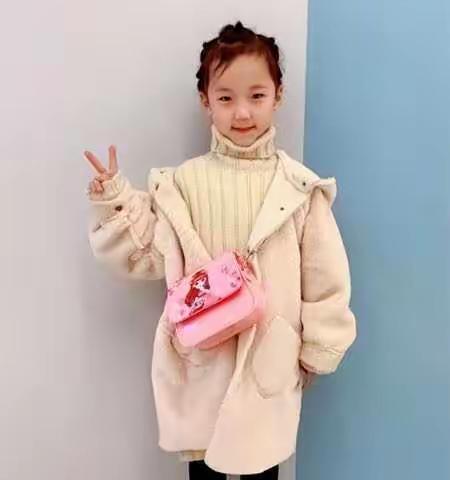 【城南幼儿园·蒙攀一班】冯井妍小朋友《高高兴兴去拜年》