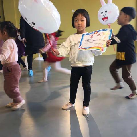 【城南幼儿园·蒙跳一班】冯井妍小朋友，干干净净迎春节