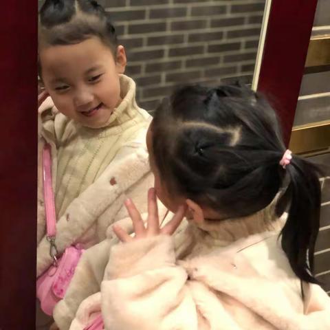 【城南幼儿园·蒙攀一班】冯井妍小朋友，《热热闹闹过元宵》