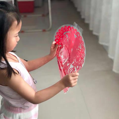 【城南幼儿园·蒙攀一班】冯井妍小朋友《欢欢喜喜过大年》