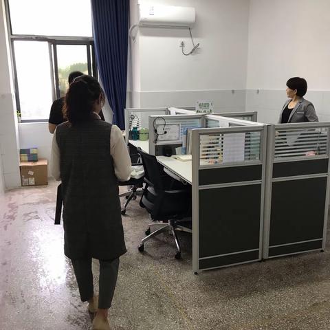 原阳县第一初级中学（西校区）办公室卫生检查