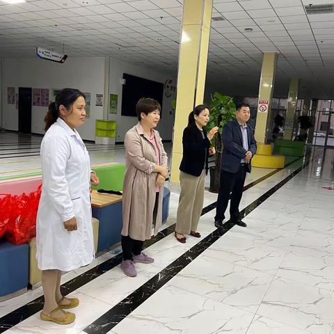 中秋夜领导慰问一线医务人员