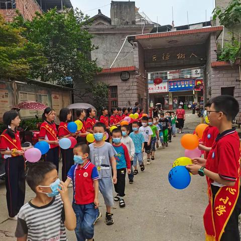 毕业季，迎新季——金石镇中心小学迎接幼儿园小朋友参观