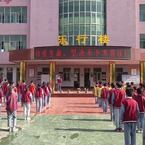 巩义市建设路小学举行“安全第一，珍爱生命，预防溺水，从我做起”宣誓签字仪式