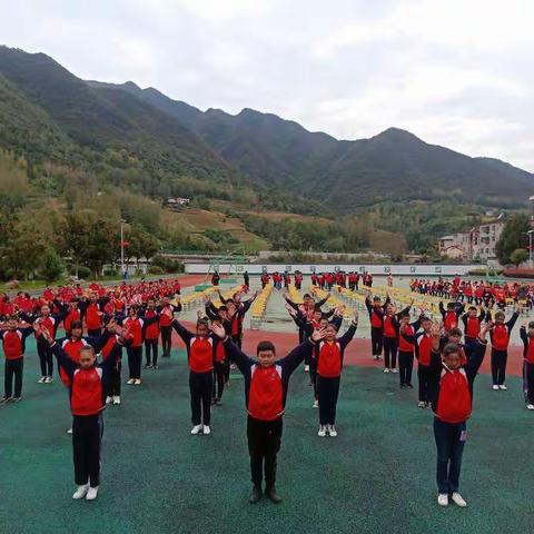 尹吉甫学校举行校园广播操和集体舞比赛