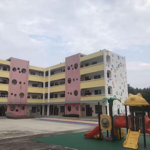 荔浦市茶城乡中心幼儿园“最美幼儿园环境创设”开花结果