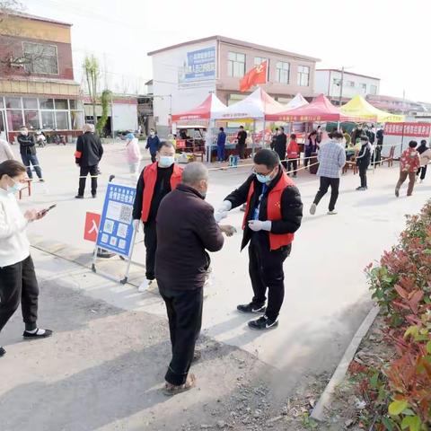 城关街道办到董畦村检查督导疫情防控工作