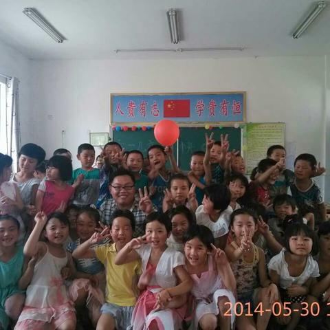 2012届少年似火 相信自我激情飞扬 我们最强