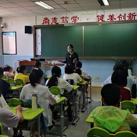 港馨小学劳动主题月之家长进课堂—微景观整体策划课