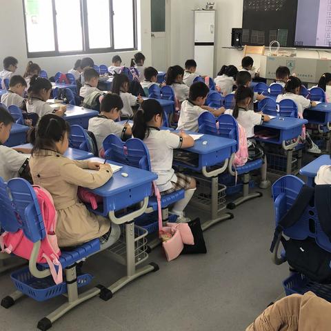 【数字之美 始于规范】——记南师附中燕子矶新城小学一（3）班数字书写大赛