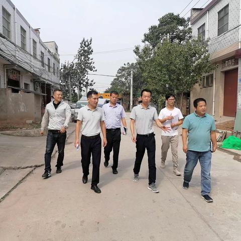 灞桥区人居办检查验收灞桥街道村庄清洁行动工作