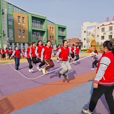 “巾帼心向党，奋进新征程”——泗水县实验幼儿园“庆三八”趣味运动会暨团队拓展训练