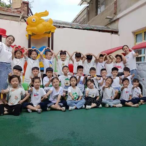 2022年蓝天幼儿园毕业季                                                 一一 最美的遇见   最好的未来