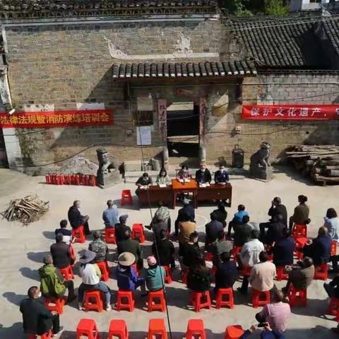 筑牢崔家坝镇鸦鹊水村滚龙坝古建筑、古墓   “防火墙”