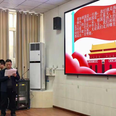 丁文广区长莅临陈堡小学授思政课《我和我的祖国》