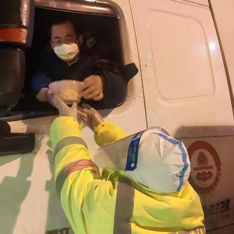 天北收费站                                               暖心服务传递正能量