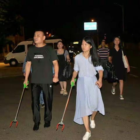 美兰区人大副主任王祥建带队夜巡海甸街道检查指导“双创”工作