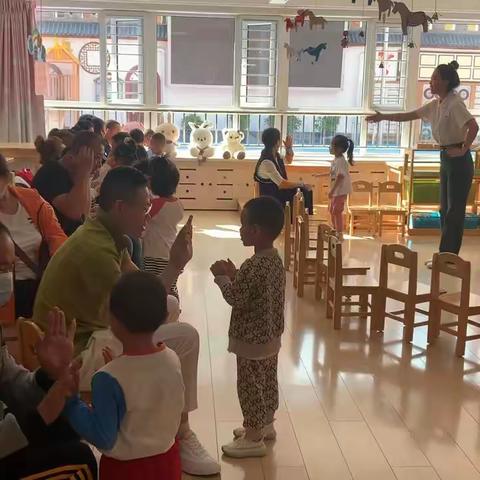 大手拉小手共上幼儿园