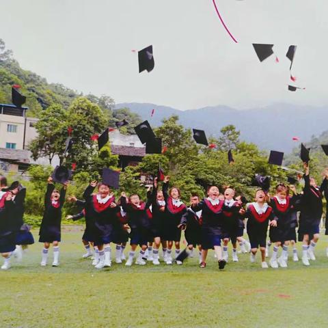 “感恩成长      放飞梦想”——坝底小学附属幼儿园毕业典礼