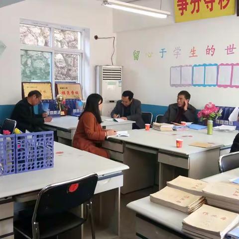 科教局领导深入虹梯关小学进行检查常规教学 检查