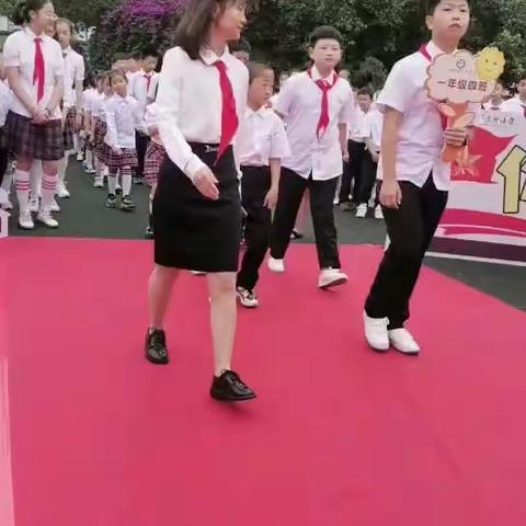 我们是光荣少先队员啦一年级十班