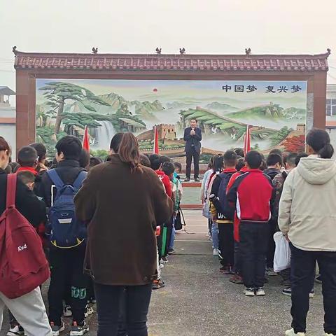 荆紫关第六中心小学：传承红色基因，弘扬革命文化——远足活动