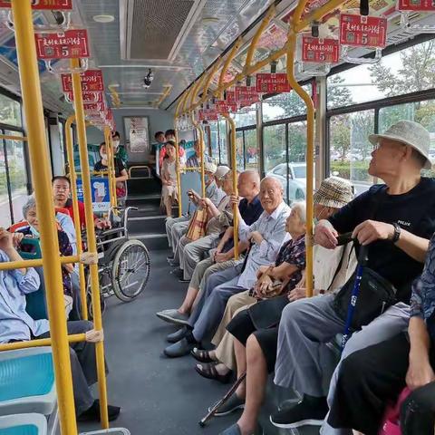 用心关爱老干部 健康体检暖人心