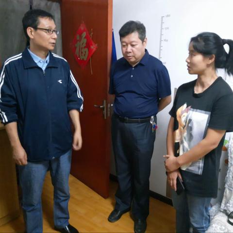 解放门街道慰问驻边海防现役军人军属