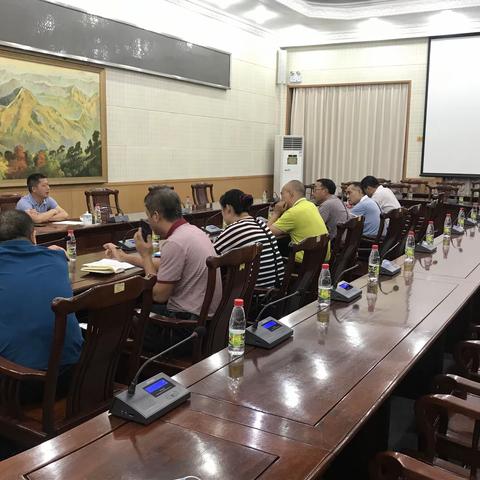 王才华副区长召开会议研究盐灶八灶安置区违规防盗网整改事宜