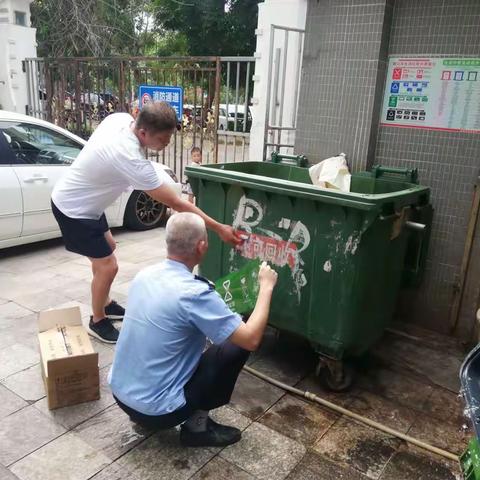 龙华区住房保障中心开展小区分类垃圾桶巡检工作