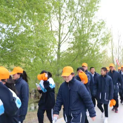 青春远足，放飞梦想，无惧远方，砥砺前行