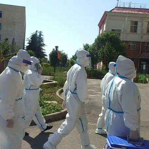 中鸿养老中心为防止疫情输入，确保老人及员工的生命健康，坚持加强疫情防控不松劲，严格落实防控措施。