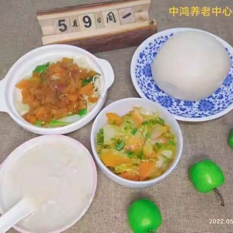 我们实施了营养膳食科学管理办法，以确保老人的营养均衡、促进老人的身体健康，来看看我们精彩一周食谱吧